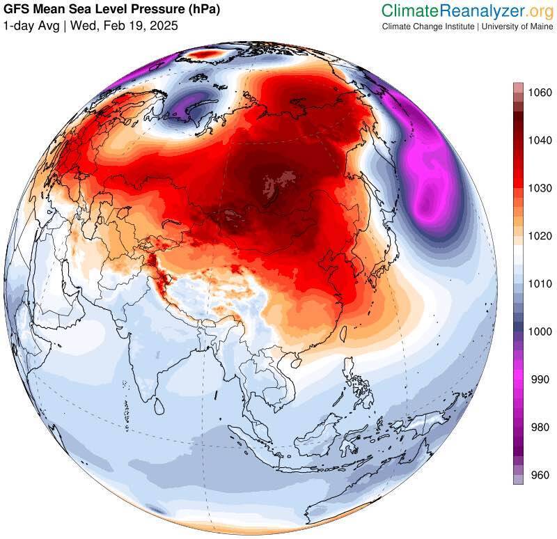 鄭明典指出，目前是高壓迴流的天氣型態，且高壓東方的低壓上空有極渦支持，冷空氣有往南的動力，預估週末的降溫應該會很有感，提醒大家注意。（圖擷自臉書）