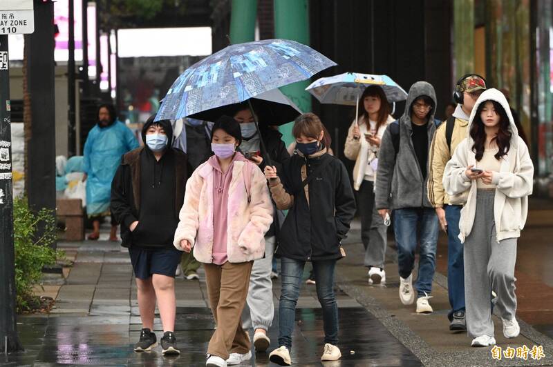 今日北台灣為濕冷天氣,降雨機率高,高溫僅16度。(資料照) 今日北台灣為濕冷天氣,降雨機率高,高溫僅16度。(資料照)