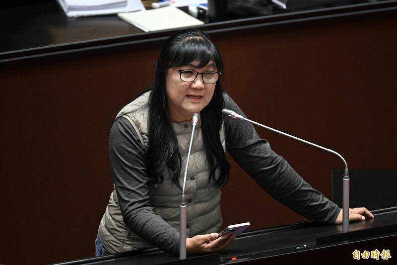 伍麗華在臉書表示:「我們家的助理楊舒雅很倒楣,不知道得罪到誰,好好一段受訪,就好像捅到馬蜂窩,引起群蜂襲擊。」(資料照) 伍麗華在臉書表示:「我們家的助理楊舒雅很倒楣,不知道得罪到誰,好好一段受訪,就好像捅到馬蜂窩,引起群蜂襲擊。」(資料照)