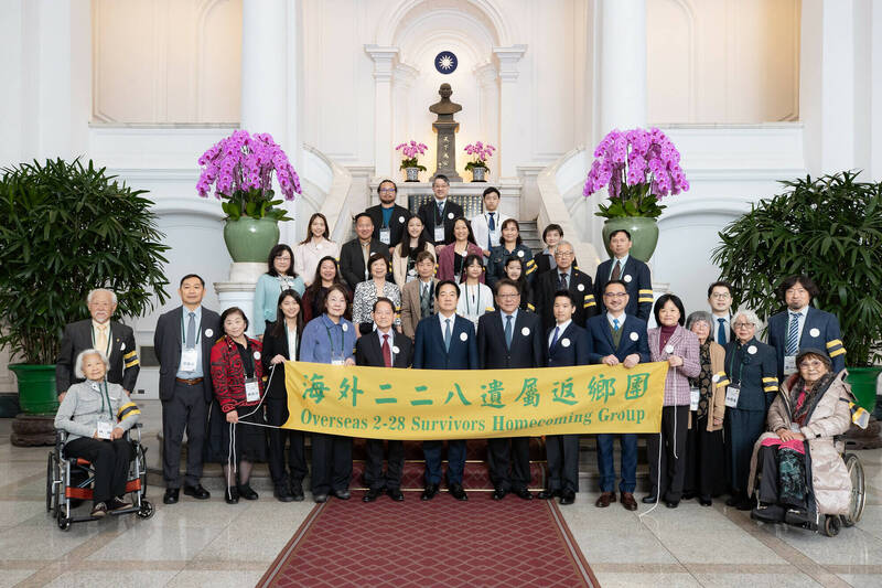 總統賴清德今接見「2025年海外二二八遺屬返鄉團」。（總統府提供）