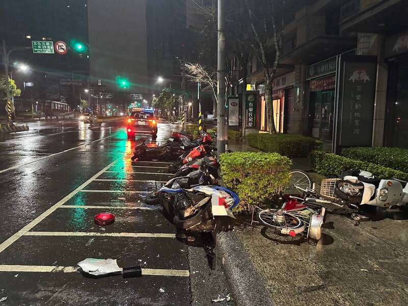 疑毒駕肇事逃逸 女毒蟲假裝尿急抱狗裝可憐送辦 - 社會 - 自由時報電子報