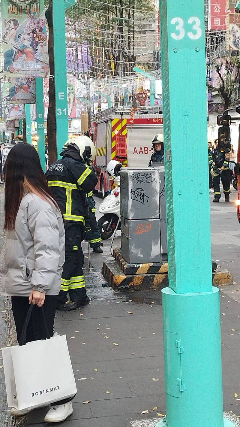 西門町忽傳燒焦味遊客驚恐走避 禍因居然是行動電源 - 社會 - 自由時報電子報