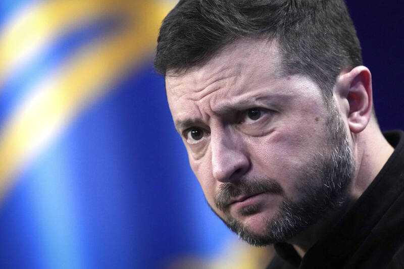 烏克蘭總統澤倫斯基(Volodymyr Zelenskyy)表示,他願意放棄自己的職位,換取烏克蘭和平和加入北約。(美聯社) 烏克蘭總統澤倫斯基(Volodymyr Zelenskyy)表示,他願意放棄自己的職位,換取烏克蘭和平和加入北約。(美聯社)