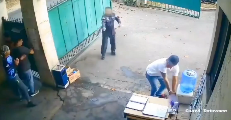 菲國保全不滿機車同事常遲到 連開3槍射殺畫面曝 - 國際 - 自由時報電子報