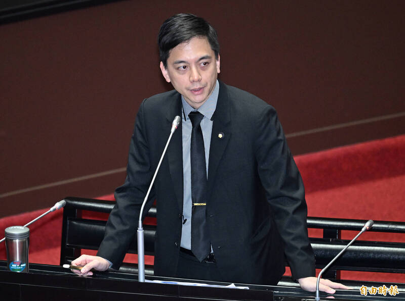 饒舌歌手楊舒雅「要合法的飯」惹議 牛煦庭嗆：有資格代表嘻哈界？ - 政治 - 自由時報電子報