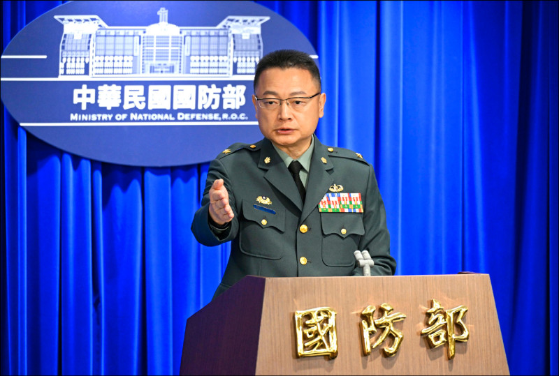 國防部針對「智慧化倉儲管理系統」、「衛星影像AI自動辨識」、「擴增實境智慧作戰系統」等三案,公開徵集民間企業提供企劃書,期待將民間成熟與創新能量。圖為國防部發言人孫立方少將。(資料照)