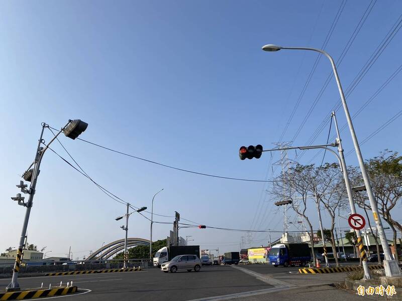 4成超速、3成亂切車道！彰化「違規王」路口曝光 1年8556件罰單 - 社會 - 自由時報電子報
