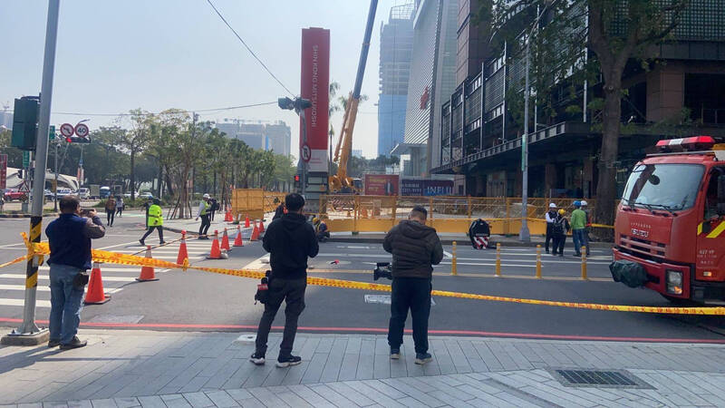 台中新光三越氣爆餘悸猶存 再飄瓦斯味大批警消衝場 - 社會 - 自由時報電子報
