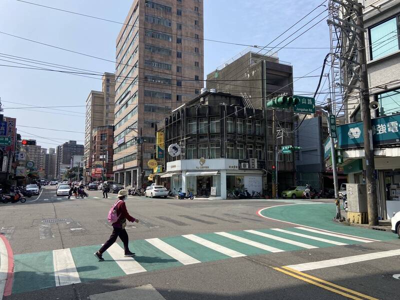 桃市181處租賃式科技執法路口 去年車禍事故降低逾12％ - 社會 - 自由時報電子報