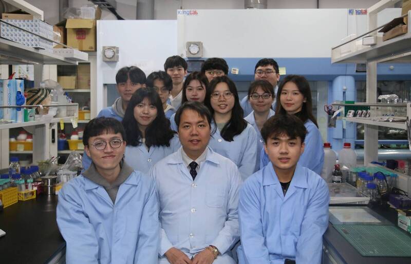 首創「三唑有機小分子催化劑」 陽明交大偕紐、港學者獲碳循環技術重大進展 - 生活 - 自由時報電子報