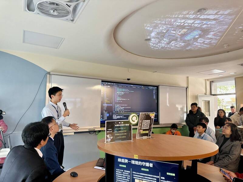 北市介壽國中資優班教室開箱 配備智慧升降桌、繪圖工作站電腦 - 生活 - 自由時報電子報