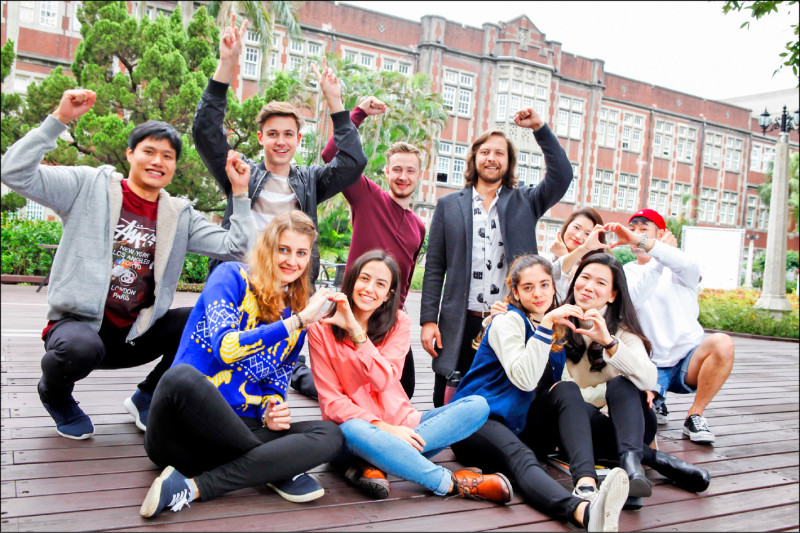 新南向政策奏效 大專境外生達12.3萬人 近5年新高 - 生活 - 自由時報電子報