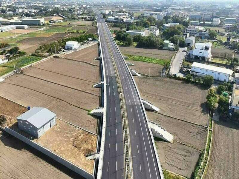 以為沒在抓？東彰快速道路通車滿月 超速、闖紅燈狂抓191件 - 社會 - 自由時報電子報