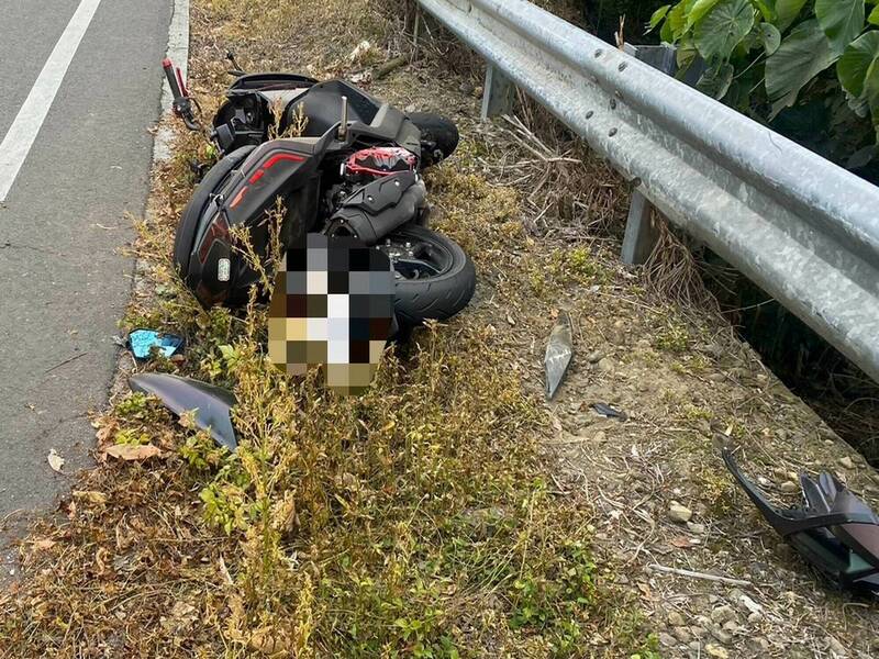 碰！妙齡女暗夜139線開車迴轉 騎士閃避不及衝撞噴飛 - 社會 - 自由時報電子報
