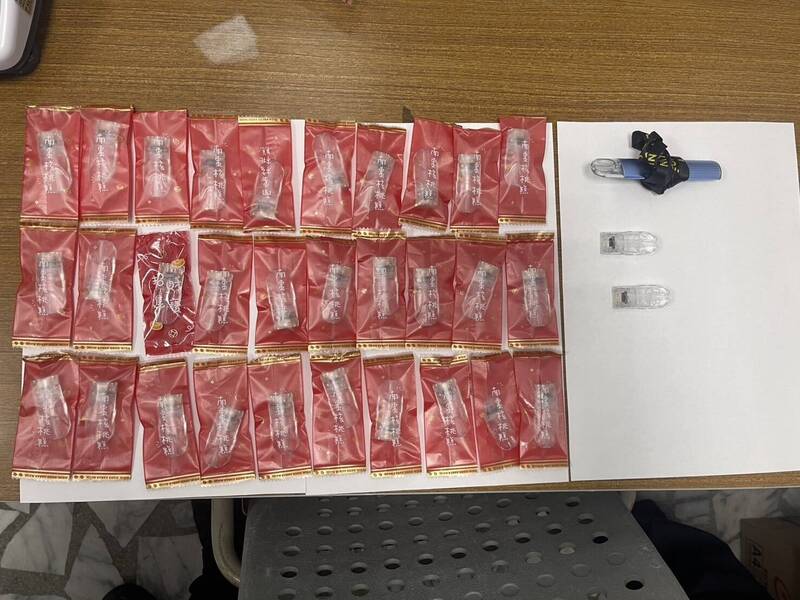 毒蟲開車拒檢  新北警破窗逮人查扣喪屍菸彈 - 社會 - 自由時報電子報