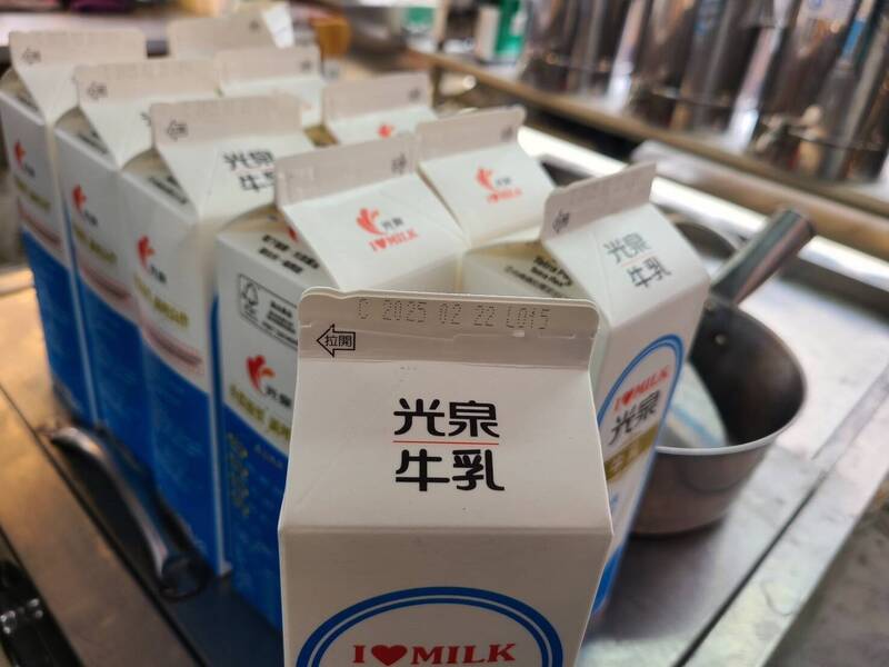 台灣燈會攤商爆用過期牛奶害拉肚子 衛生局：查到過期備品立即銷毀 - 生活 - 自由時報電子報