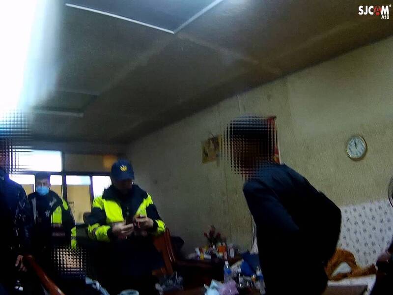神祕鞋印露餡！彰化警查通緝犯赫見「屋頂洞人」 飲料瓶裝尿 - 社會 - 自由時報電子報