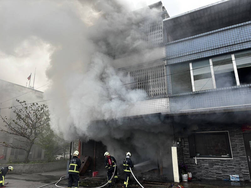 宜蘭員山民宅電動自行車起火 屋主聽到爆炸聲逃出 - 社會 - 自由時報電子報