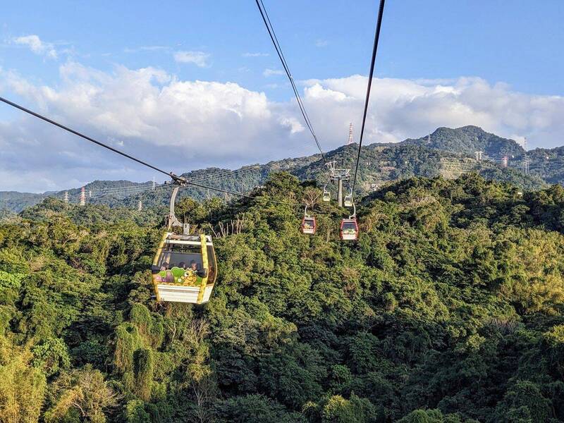 貓纜票價大漲！水晶透明車廂另計費 最高增幅228.6％ - 生活 - 自由時報電子報