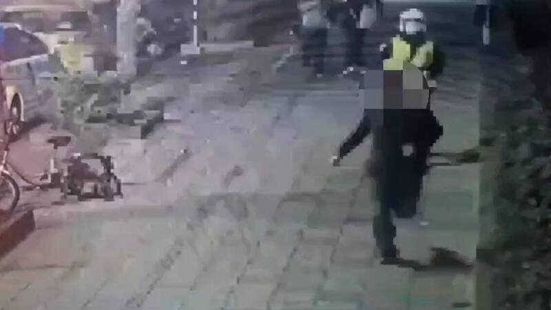 違規行人為閃500元罰單 在北市街頭跑給警追 - 社會 - 自由時報電子報
