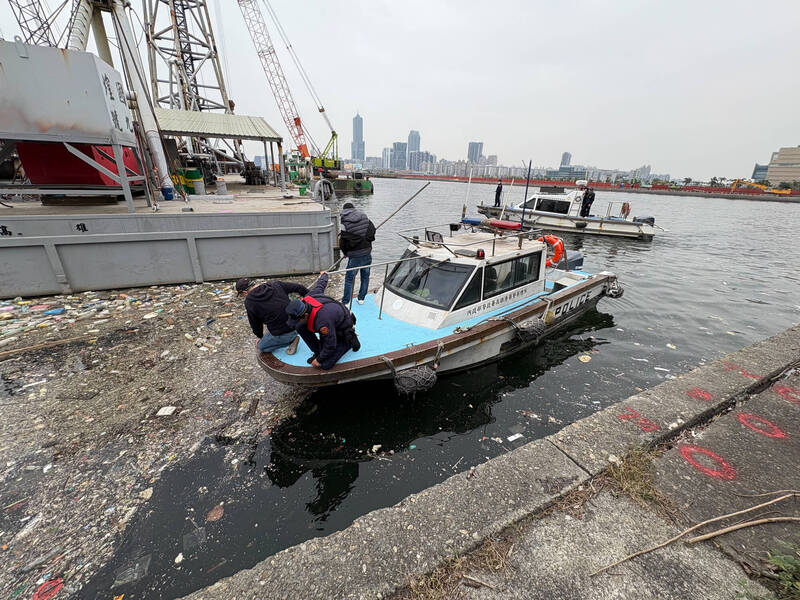 高雄港28號碼頭海域拾獲不明頭顱,偵辦連環殺人碎屍案檢警送鑑。(資料照) 高雄港28號碼頭海域拾獲不明頭顱,偵辦連環殺人碎屍案檢警送鑑。(資料照)
