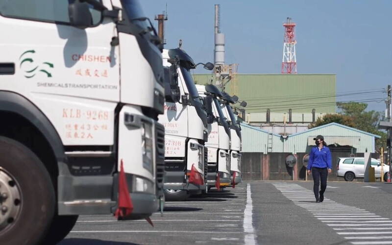 勇敢追求夢想 她從家庭主婦成為化學槽車司機 - 生活 - 自由時報電子報