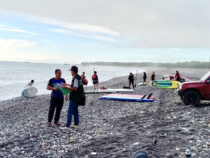 七星潭水域還在戒嚴！台灣開放水域聯盟到花蓮縣府抗議：知法犯法 - 生活 - 自由時報電子報