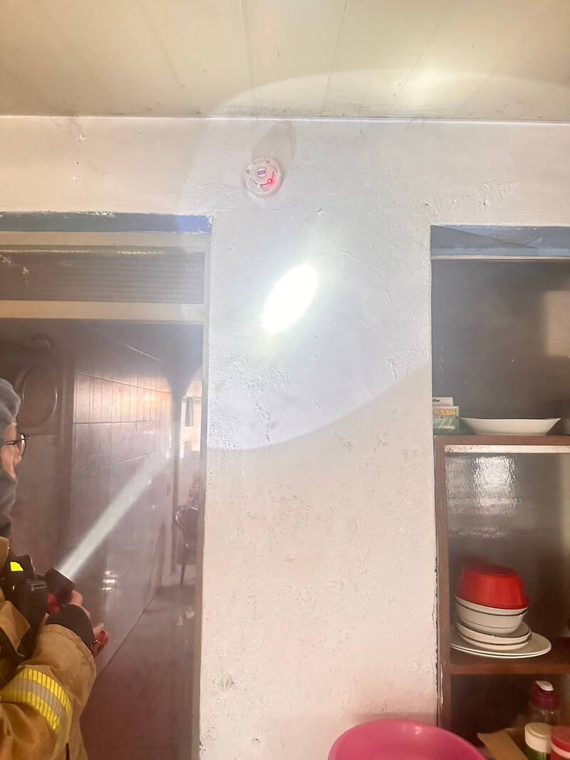 新化透天厝疑似電線走火釀災  火災警報器及時反應立功 - 社會 - 自由時報電子報