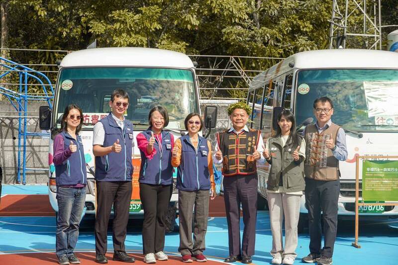 屏東來義鄉幸福巴士首台「小愛巴」啟航 6車8線一趟10元 - 生活 - 自由時報電子報