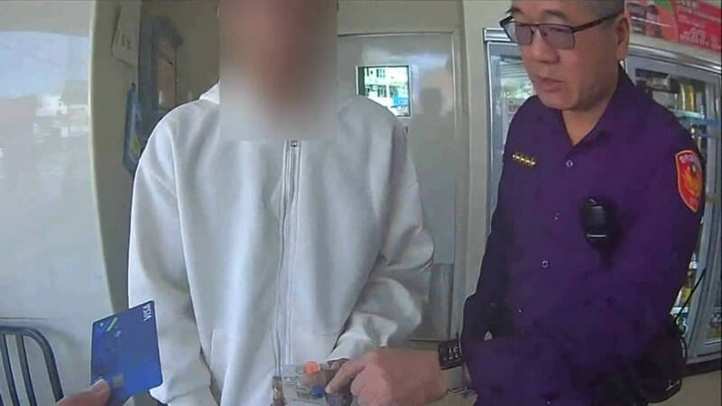 自投羅網！詐騙車手派出所前取款 警鷹眼識破當場逮人 - 社會 - 自由時報電子報