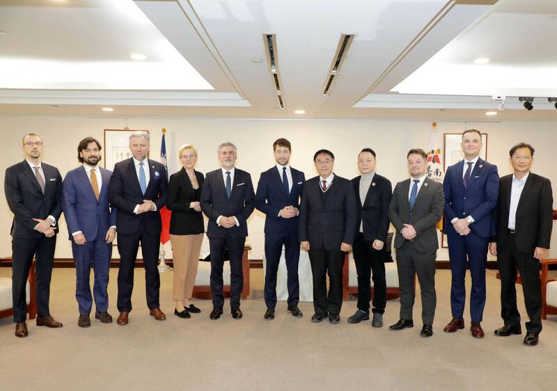 波蘭羅茲市到訪台南招商 黃偉哲盼古城合作締姐妹市 - 生活 - 自由時報電子報