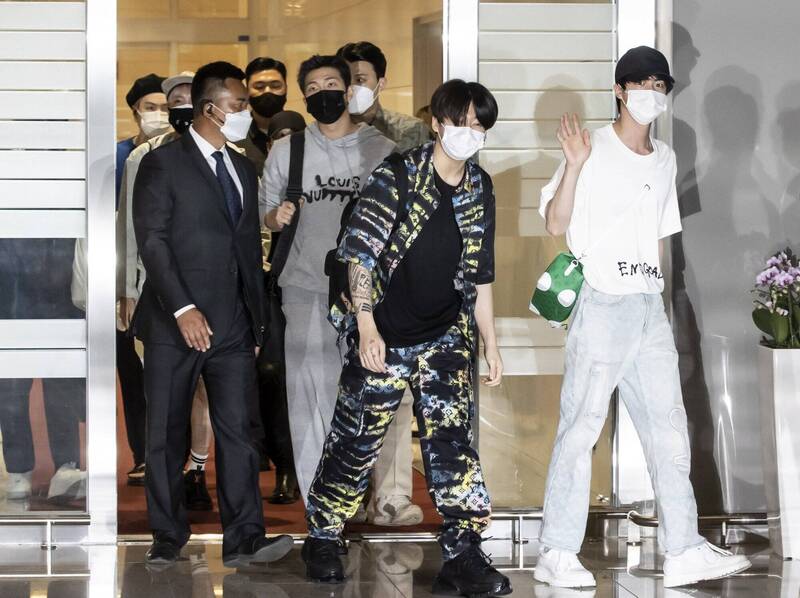 BTS航班資訊遭洩！中籍航空職員盜賣1000筆航班牟利上千萬 - 國際 - 自由時報電子報