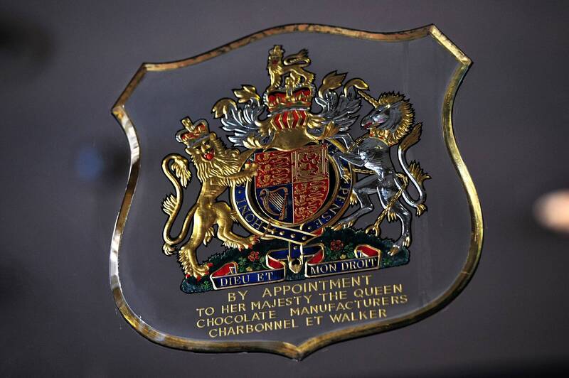 「皇家認證」是一項象徵英國王室認可的官方標章，頒發給定期向王室提供商品或服務的企業或個人。（資料照，法新社）