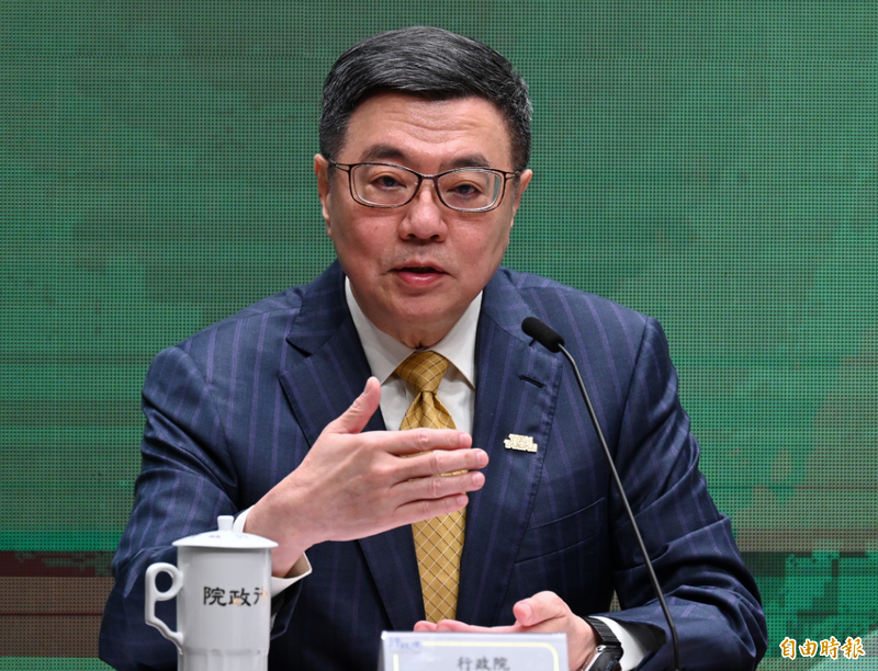 行政院長卓榮泰在行政院會結束後舉行記者會,宣布總預算以及財劃法部分條文在院會中通過覆議提案,並提出覆議的4個理由。(記者劉信德攝) 行政院長卓榮泰在行政院會結束後舉行記者會,宣布總預算以及財劃法部分條文在院會中通過覆議提案,並提出覆議的4個理由。(記者劉信德攝)