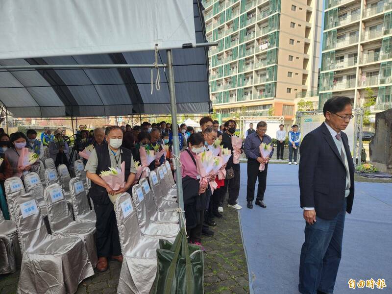 桃市228事件追思儀式 受難者家屬默哀、獻花追思先人 - 政治 - 自由時報電子報