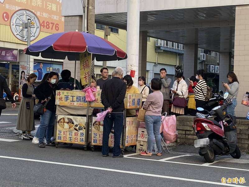 從早排到晚！明天「頭牙」土地公生日  彰化市區爆「搶買麻糬」人潮 - 生活 - 自由時報電子報