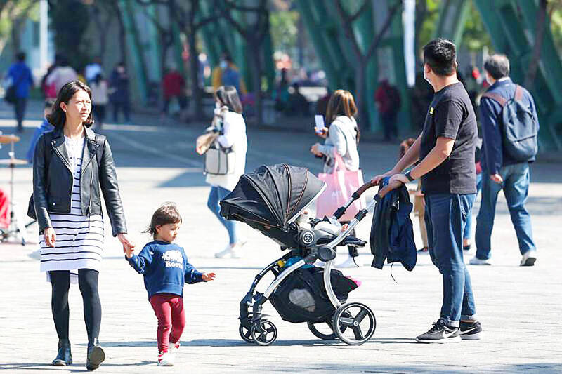 《TAIPEI TIMES》 Cabinet amending rules to boost parental leave - 焦點 - 自由時報電子報
