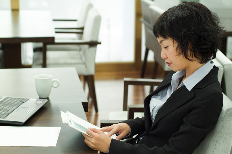 她嘆行政職月薪3萬卻忙到懷疑人生 一票網友哀：我也是 - 生活 - 自由時報電子報