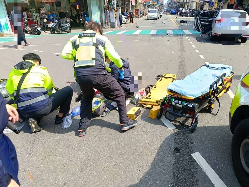 新竹市區休旅車疑閃避車輛失控追撞待轉機車釀6傷  女騎士送醫不治 - 社會 - 自由時報電子報