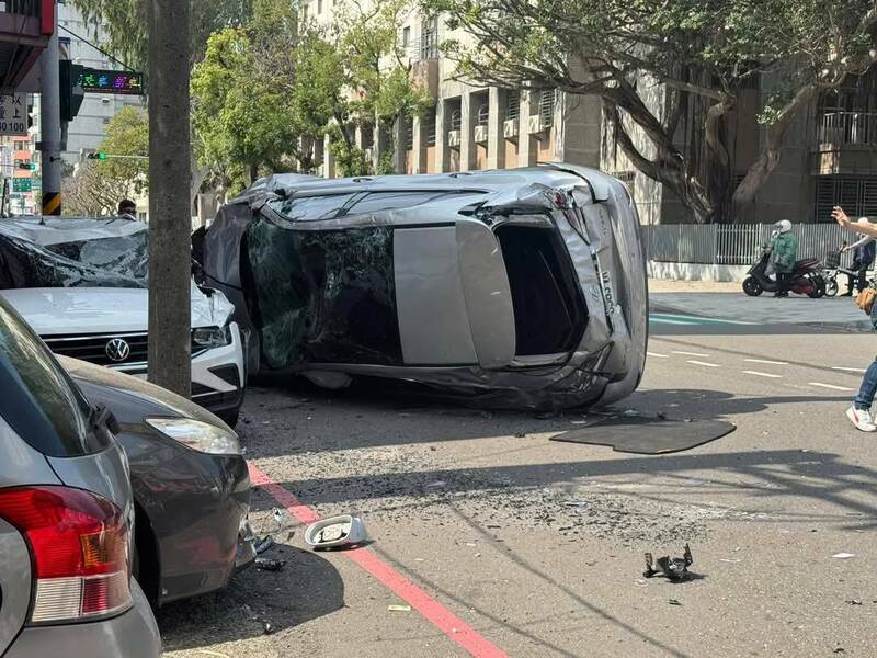 竹市嚴重車禍5傷 其中1人命危 - 社會 - 自由時報電子報