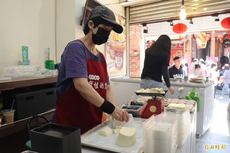 深坑福德宮土地公聖誕適逢228連假  人潮塞爆深坑老街 - 生活 - 自由時報電子報