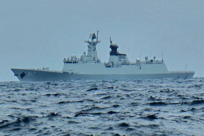 中國護衛艦「衢州號」宜蘭烏石鼻東南東海域航行。(「Taiwan adiz」提供) 中國護衛艦「衢州號」宜蘭烏石鼻東南東海域航行。(「Taiwan adiz」提供)