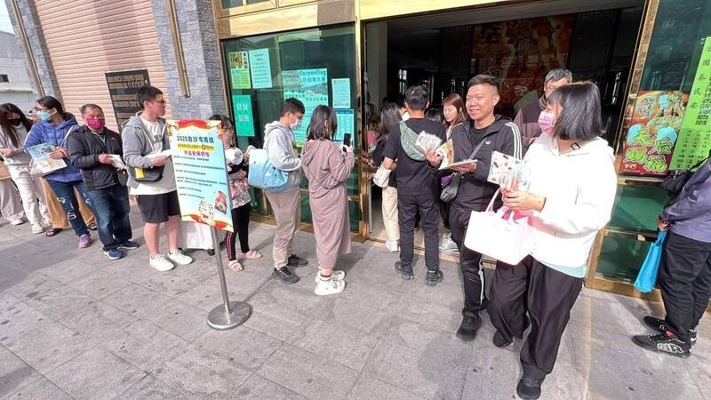 白沙屯媽限量5000安撫奶嘴發送 家長為寶貝大排長龍 - 生活 - 自由時報電子報