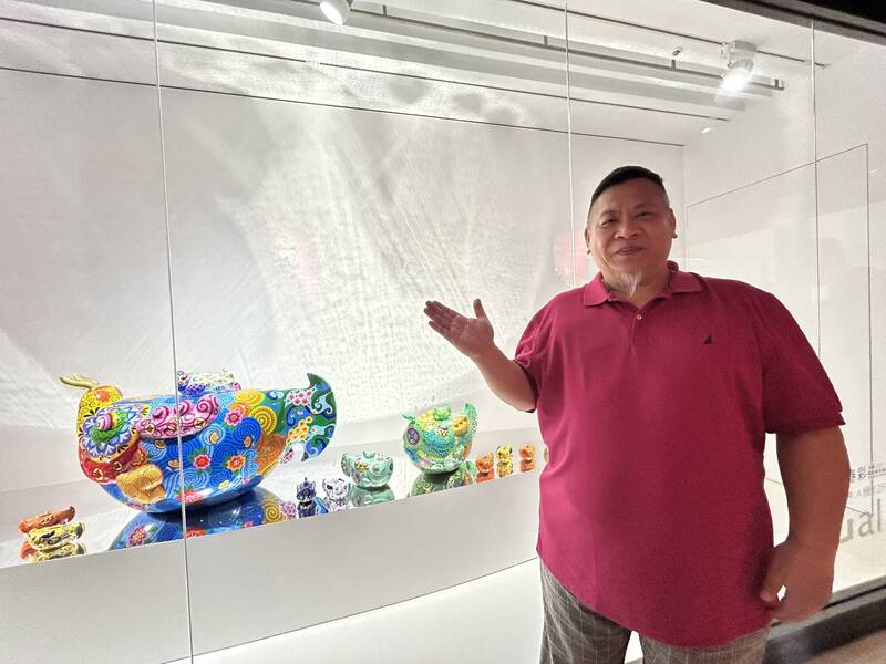 藝術大師洪易「抱抱春彩」個展 台中中友百貨展出 - 生活 - 自由時報電子報