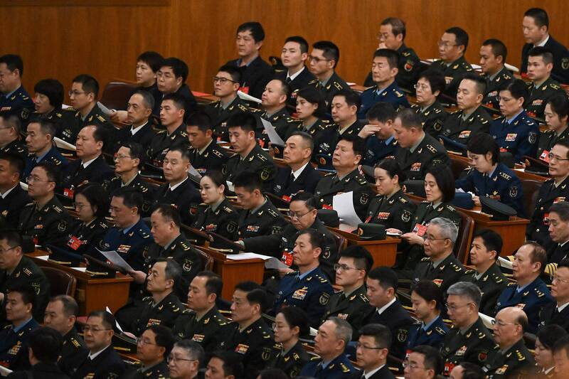 習近平清洗共軍 中國「兩會」軍方代表減幅居冠 - 國際 - 自由時報電子報
