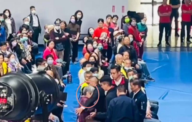 葉春蓮嗆傅崐萁遭架離。(民眾提供) 葉春蓮嗆傅崐萁遭架離。(民眾提供)