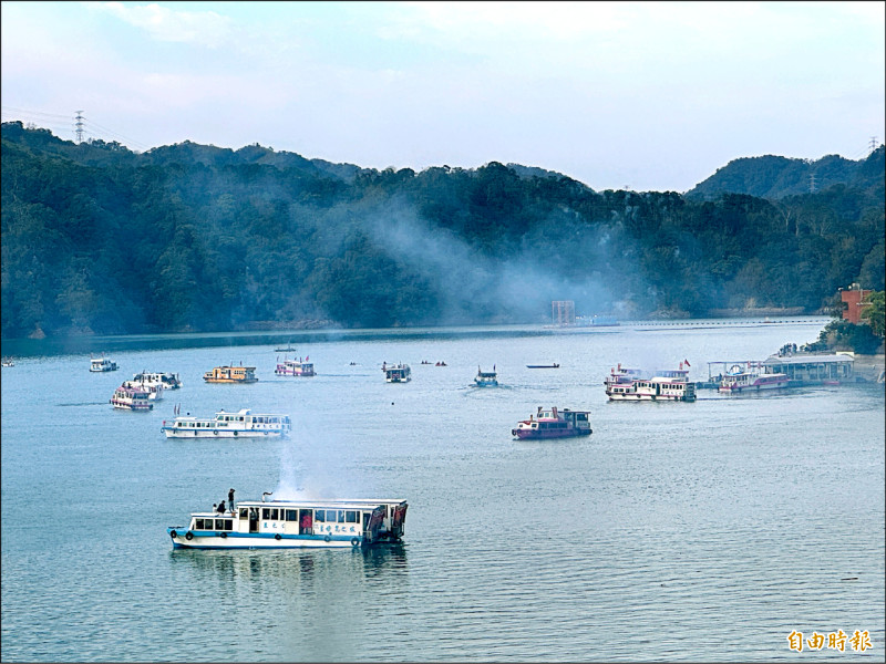 《桃園市定民俗》石門「水庫媽」水上遶境 40船同行 - 生活 - 自由時報電子報