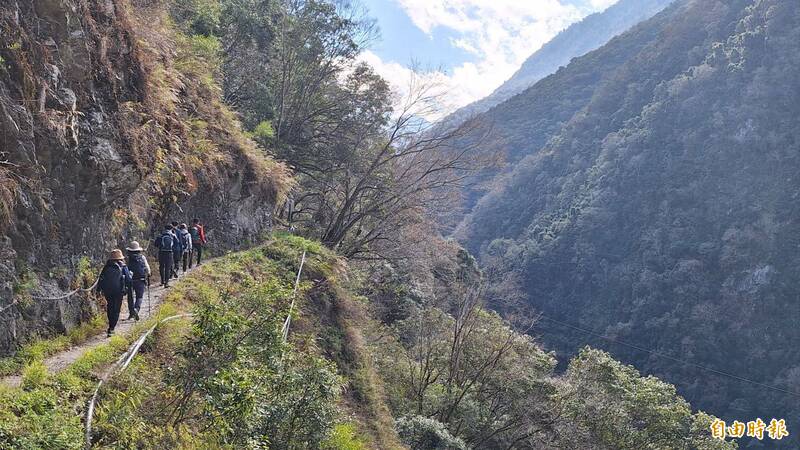 登山要小心！228連假玉山園區2山友滑落邊坡驚險自救 - 生活 - 自由時報電子報