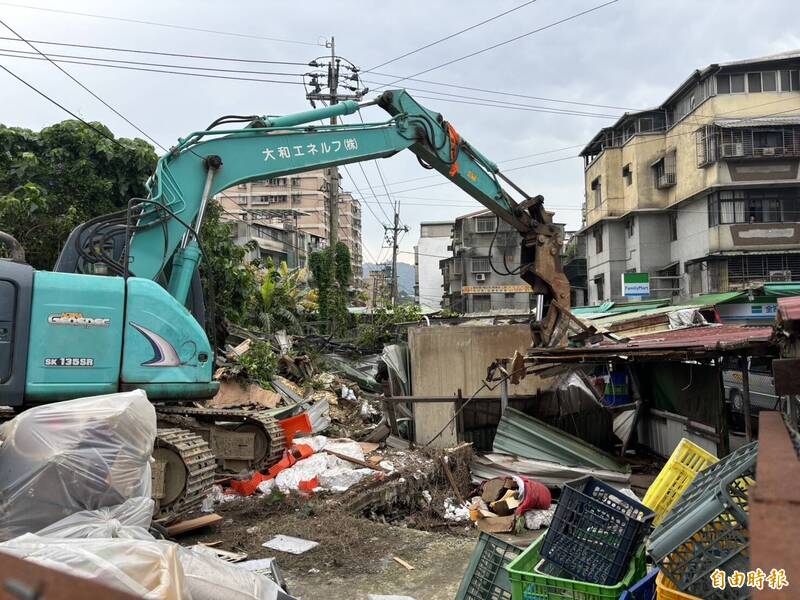 汐止橫科國有地遭占用搭鐵皮屋  拆除大隊鐵腕拆除 - 生活 - 自由時報電子報