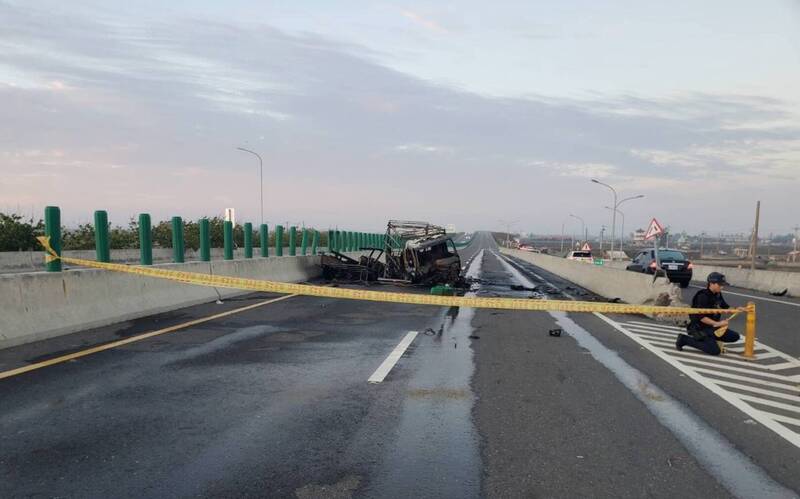 疑害怕落跑......台61線雲林段貨車自撞火燒車駕駛越籍移工找到了 - 社會 - 自由時報電子報